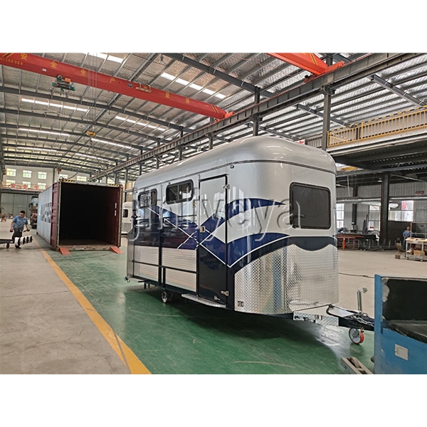 东营牧民游牧车